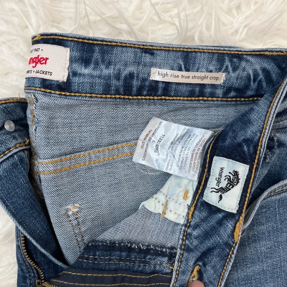 6 Women’s Wrangler Jeans - Picture 2 of 3